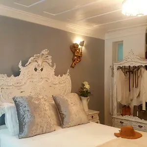 https://charming-apartment-historical-center.hotels-lisbon-portugal.com
